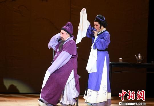 一級演員、中國首屆戲曲演唱大賽“紅梅獎”金獎得主林夢萍(右)，一級演員、文華表演獎得主、中國戲劇“梅花獎”得主陳乃春(左)聯(lián)袂領(lǐng)銜主演該劇?！∮浾邉⒖筛?攝