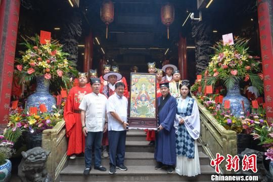 福州三坊七天后宮贈與臺中大甲鎮(zhèn)瀾宮明朝風(fēng)格媽祖畫像。福州三坊七巷天后宮供圖