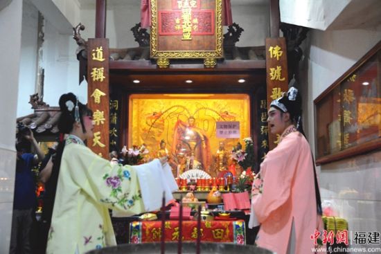 據(jù)悉，海峽兩岸傳統(tǒng)藝術(shù)界素來敬奉行業(yè)祖師。彭珊珊 攝