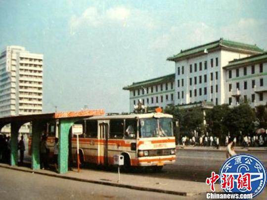 1983年7月1日，新開通的下元至火車站公交定名為1路公共汽車，即市民所熟知的“大1路”。公交公司供圖