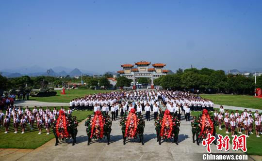 烈士公祭活動(dòng)現(xiàn)場(chǎng)。　唐夢(mèng)憲 攝