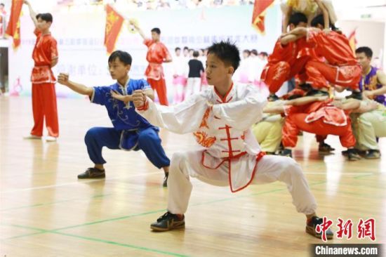 2019年國際五祖拳暨南少林傳統(tǒng)武術(shù)大賽開幕式演出。　林楷煜 攝