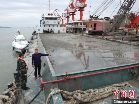 　　圖為福建海警查獲首起海洋非法傾廢案?！」﹫D