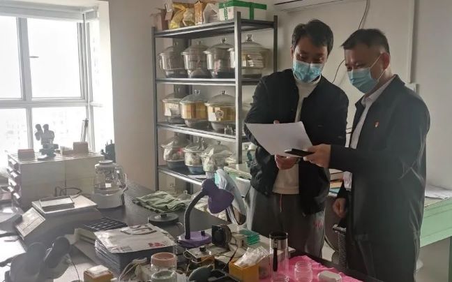 圖為蕉城區(qū)僑聯(lián)主席蔡述敏一行走訪福建省生輝精密儀器有限公司。.jpg